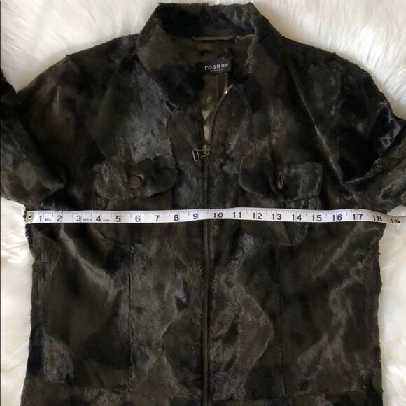 Rosner Women Olive Green Camo Short Fur Jacket - Picture 7 of 8